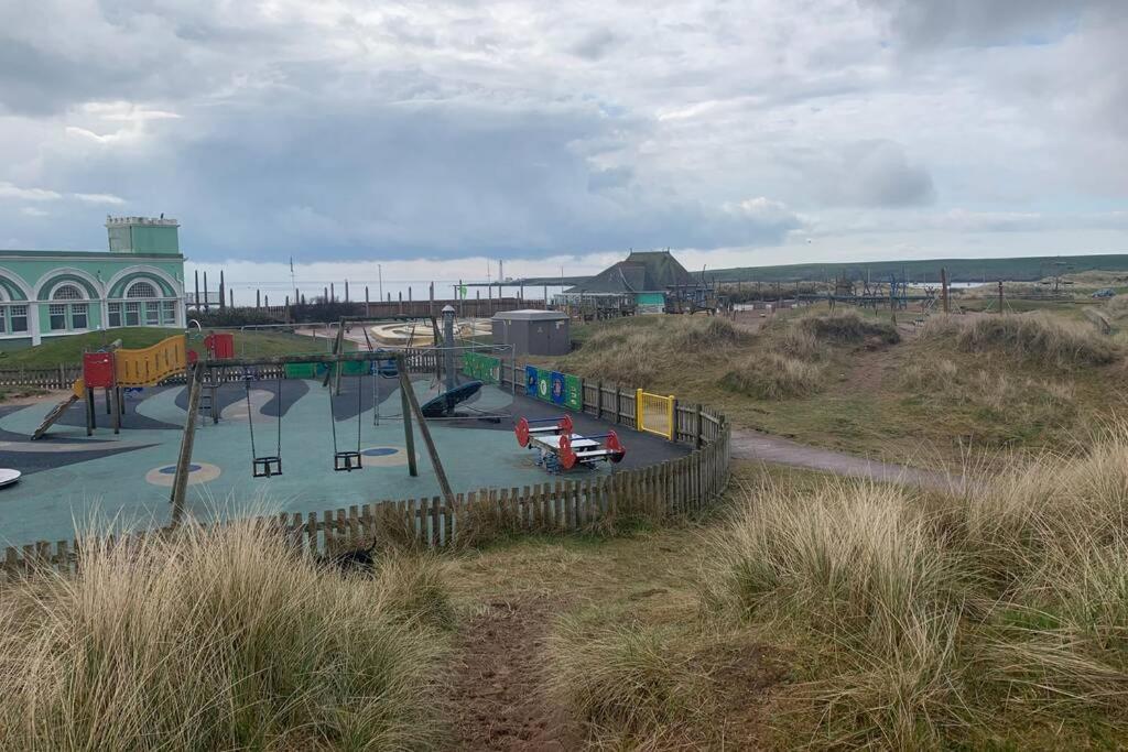 Life'S A Beach, Montrose Scotland Экстерьер фото